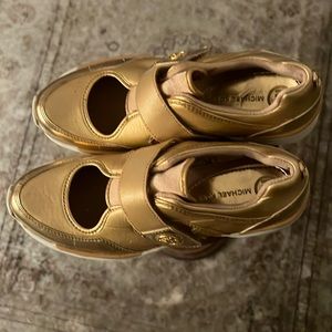 Michael Kors size 6M Woman Sports